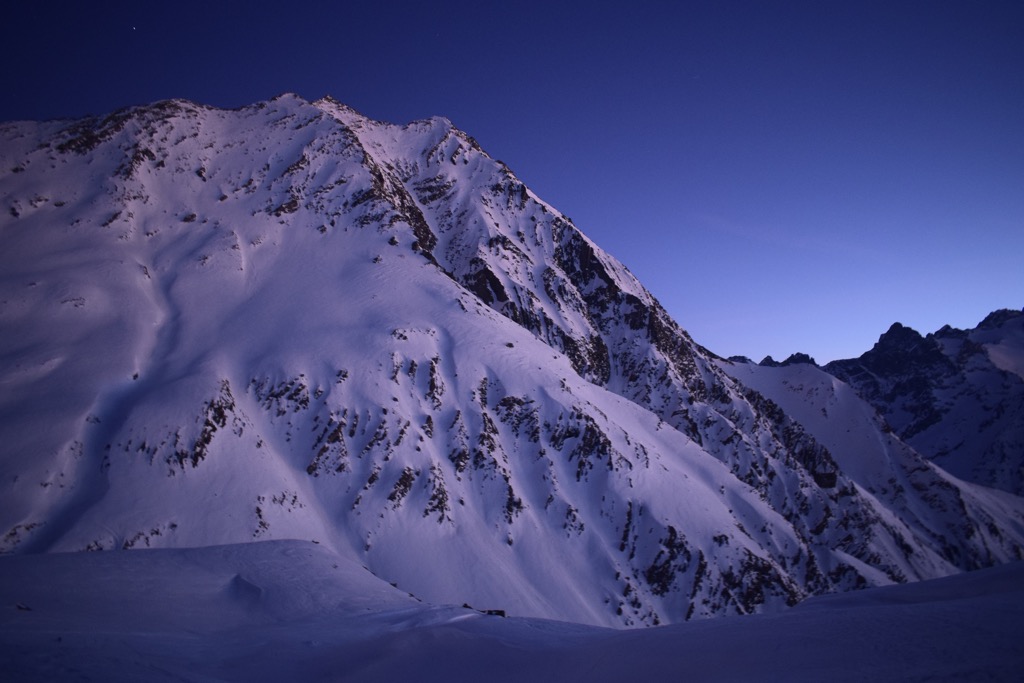 Les Trois Évêchés at dusk. but is also accessible from the Goléon. Photo: Sergei Poljak. Refuge du Goleon