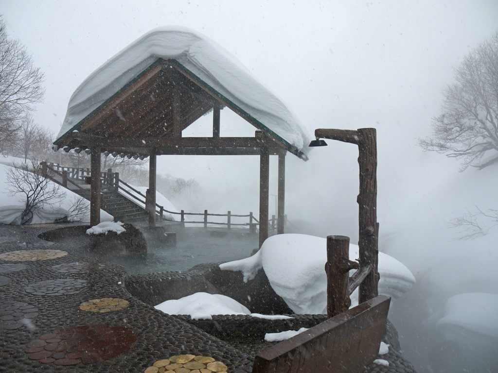 Onsens are a frequent occurrence throughout the mountains of Japan. Japan Skiing