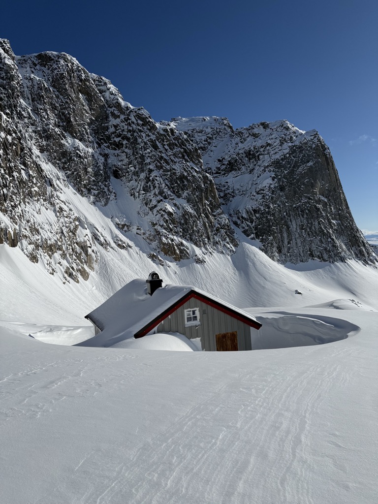 Hollenderhytta near the skitour to Styrmannsdinden on Kvaloya island. Photo: Denis Bulichenko. Norway